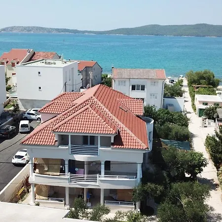 Alenka Apartament *
